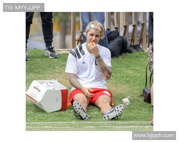 扎头发的足球明星是谁他在赛场上的表现如何